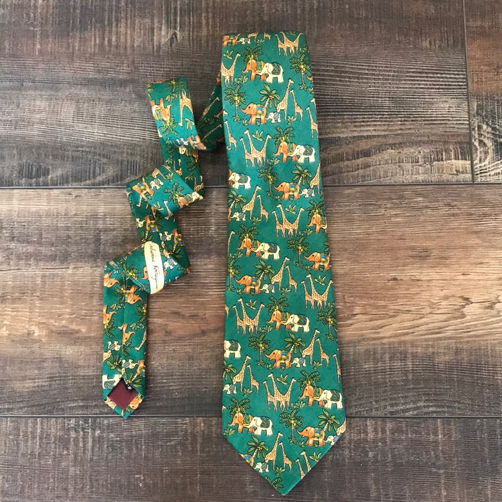 🏇 Salvatore Ferragamo Silk Green Elephant Giraffe Animal Print Tie